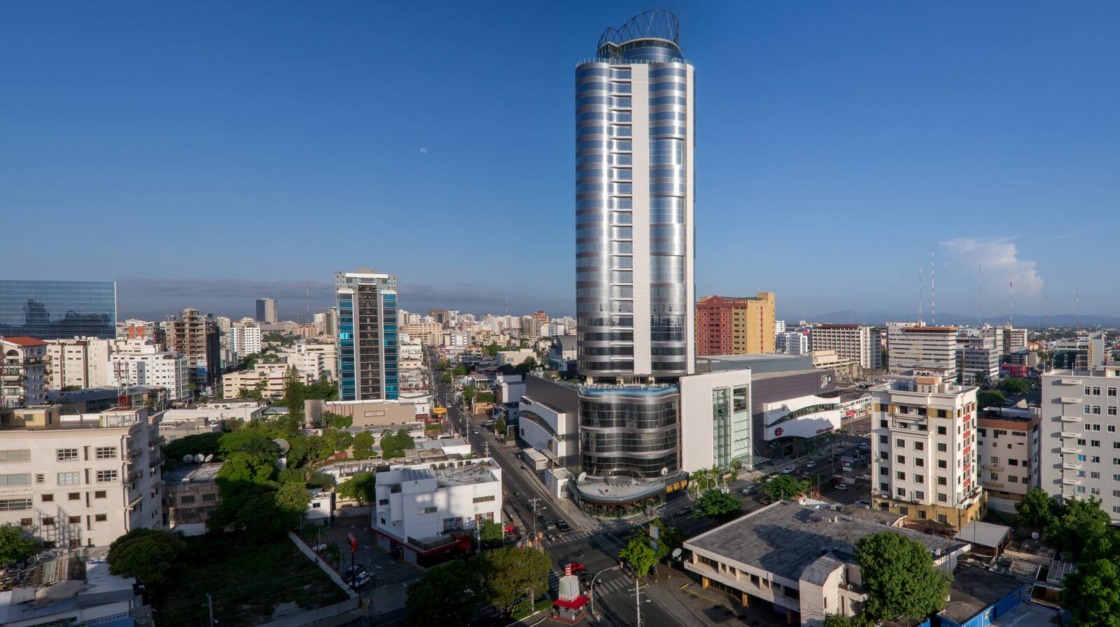 Embassy Suites by Hilton Santo Domingo — official tour hotel